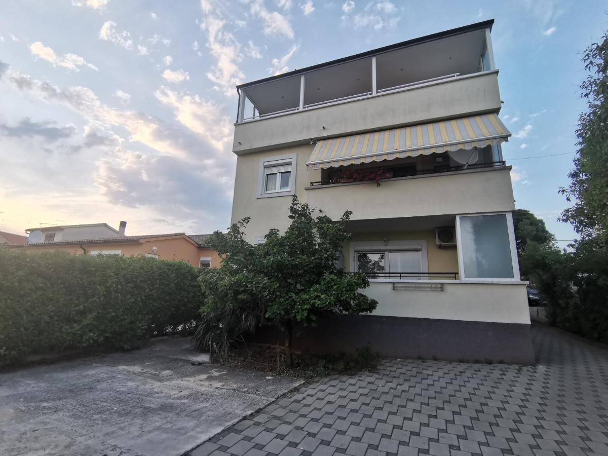 Nice Sunny Apartment Pula Exterior photo
