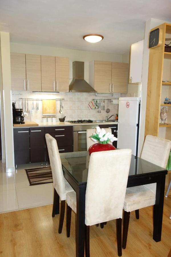 Nice Sunny Apartment Pula Exterior photo